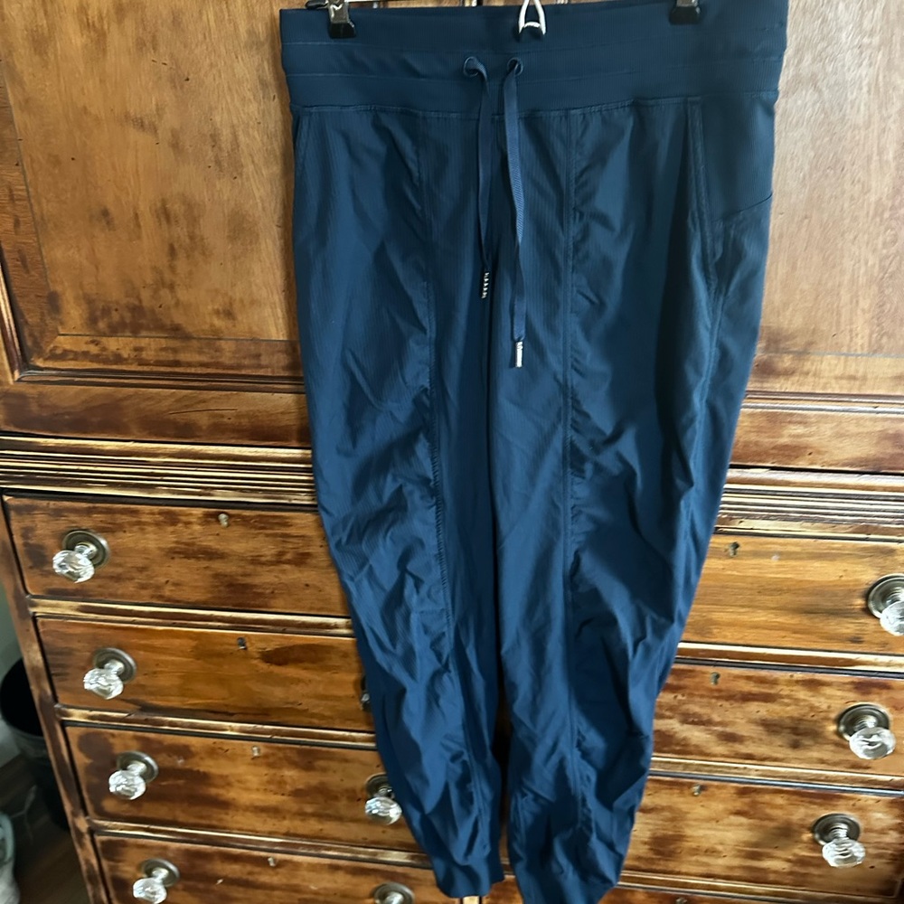 Lululemon joggers. 28” size 6